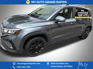 Used 2023 Volkswagen Taos SE w/ Panoramic Sunroof Package AWD/4WD video 3