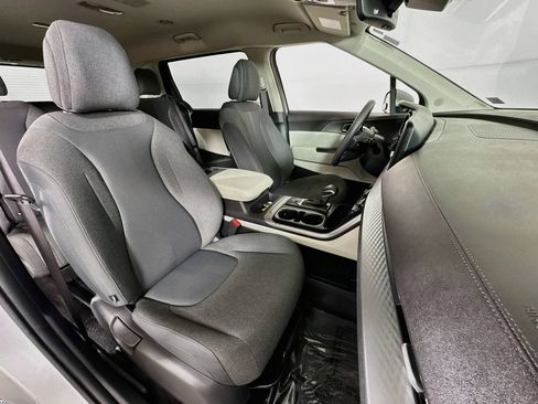 Used 2023 Kia Carnival LX w/ Paint Protection Package FWD image 27