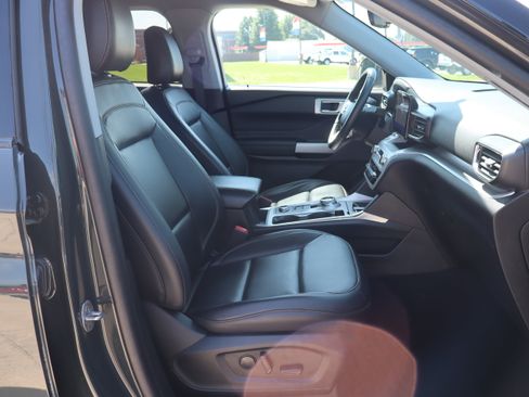 Used 2023 Ford Explorer XLT w/ Equipment Group 202A AWD/4WD image 14