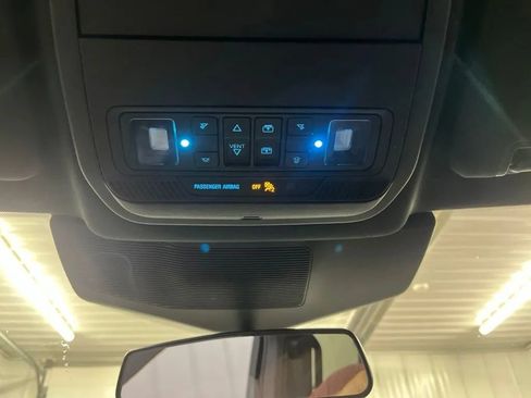 Used 2020 Ford Explorer XLT w/ Equipment Group 202A AWD/4WD image 28
