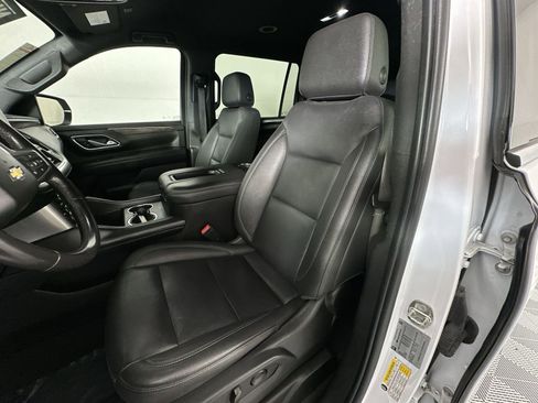 Used 2022 Chevrolet Suburban LT RWD image 11