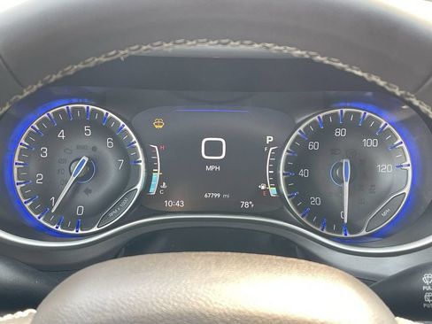Used 2023 Chrysler Pacifica Touring-L FWD image 30