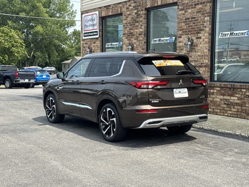 Used 2023 Mitsubishi Outlander SEL AWD/4WD image 3