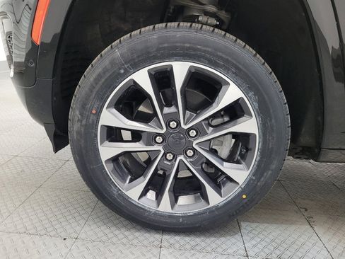 Used 2022 Jeep Grand Cherokee Overland w/ Advanced Protech Group III image 31