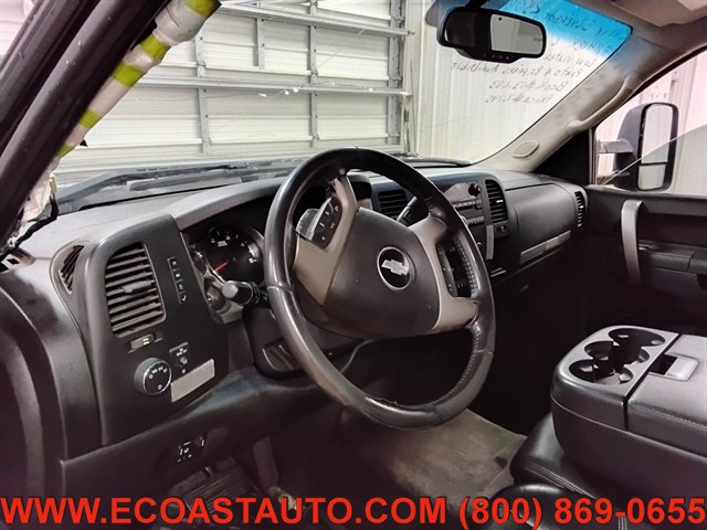Used 2011 Chevrolet Silverado 2500 LT w/ Interior Plus Package AWD/4WD image 11