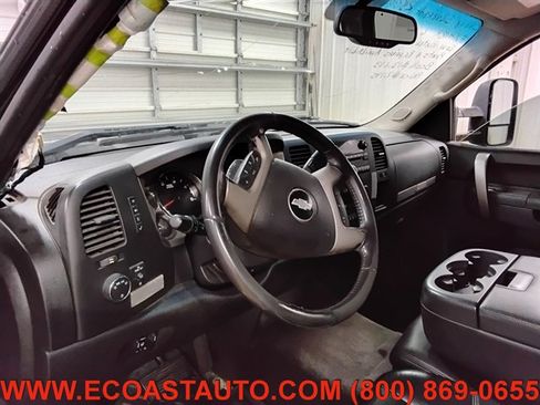 Used 2011 Chevrolet Silverado 2500 LT w/ Interior Plus Package AWD/4WD image 11