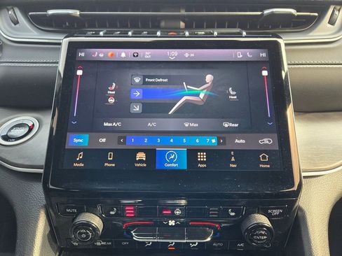 Used 2025 Jeep Grand Cherokee Limited w/ Black Appearance Package image 22