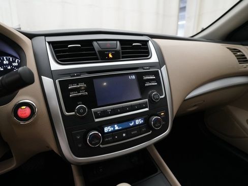 Used 2016 Nissan Altima 2.5 SV w/ Convenience Package image 6