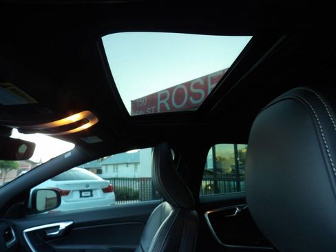 Used 2017 Volvo S60 T6 R-Design Platinum image 9