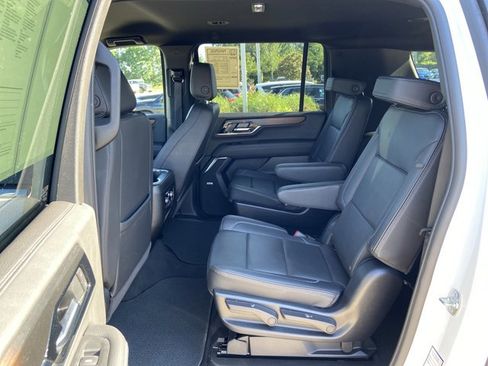 Used 2025 GMC Yukon XL Denali AWD/4WD image 53