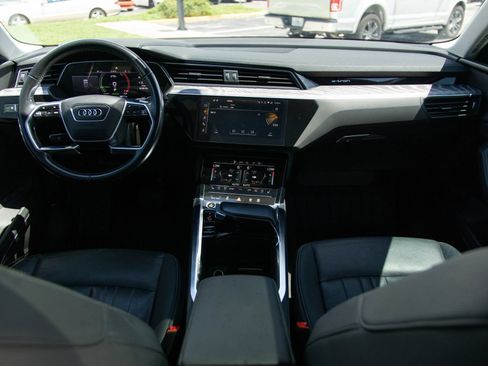 Used 2021 Audi e-tron Premium Plus w/ Premium Plus Package AWD/4WD image 27