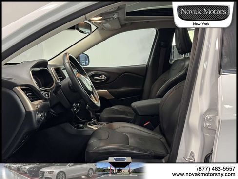 Used 2018 Jeep Cherokee Limited w/ Technology Group AWD/4WD image 17