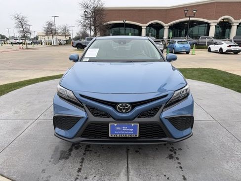 Used 2024 Toyota Camry SE image 2