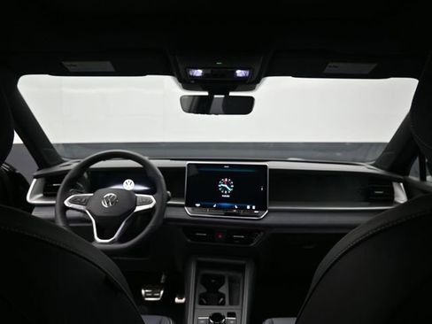 New 2026 Volkswagen Tiguan SE R-Line image 10