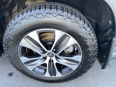 Used 2021 Toyota Highlander XLE image 13