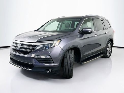 Certified 2018 Honda Pilot Touring image 2