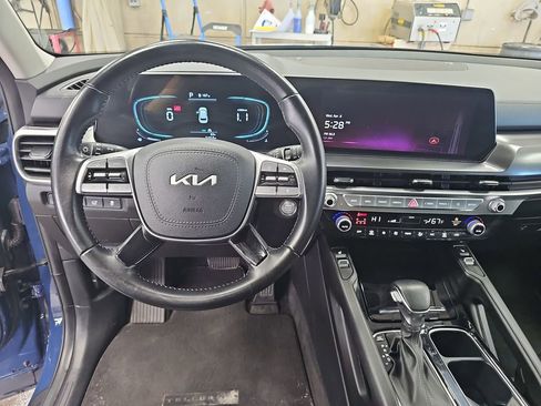 Used 2025 Kia Telluride S FWD image 16