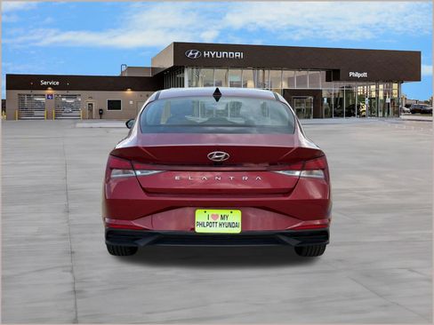 Used 2023 Hyundai Elantra SEL w/ Convenience Package FWD image 10