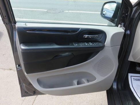 Used 2019 Dodge Grand Caravan SXT FWD image 26