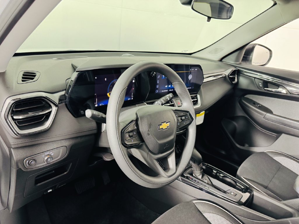 Used 2026 Chevrolet TrailBlazer LS w/ LS Convenience Package FWD image 9