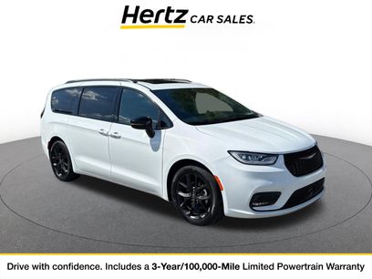 Used 2025 Chrysler Pacifica Limited