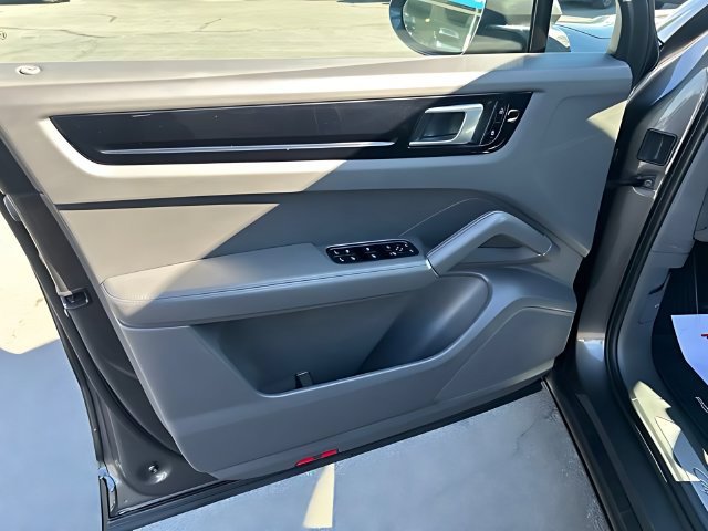 Used 2021 Porsche Cayenne AWD/4WD image 22