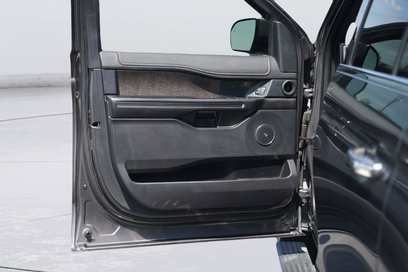 Used 2019 Ford Expedition Max Limited w/ Equipment Group 301A AWD/4WD image 33