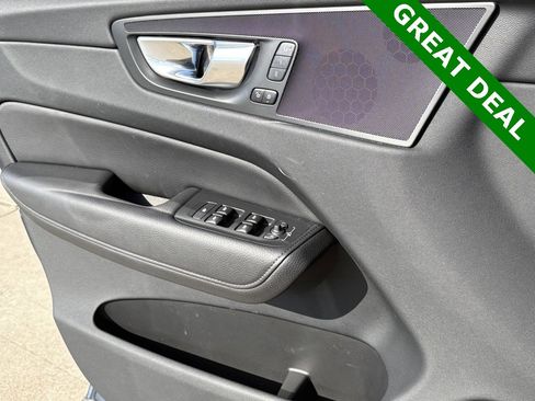 Used 2022 Volvo XC60 B5 Momentum w/ Protection Package Premier image 26