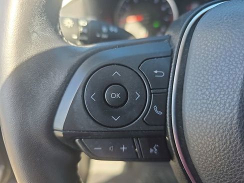 Used 2020 Toyota RAV4 XLE Premium image 17