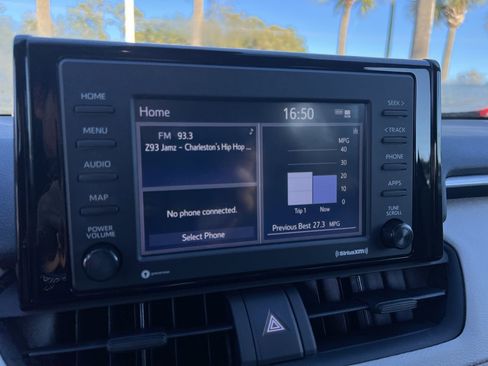 Used 2022 Toyota RAV4 XLE image 23