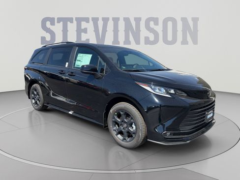 New 2026 Toyota Sienna XLE Woodland Edition AWD/4WD image 7