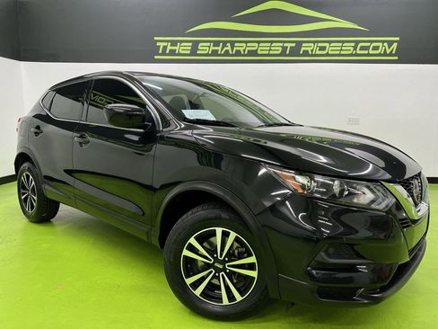 Used 2020 Nissan Rogue Sport S image 2