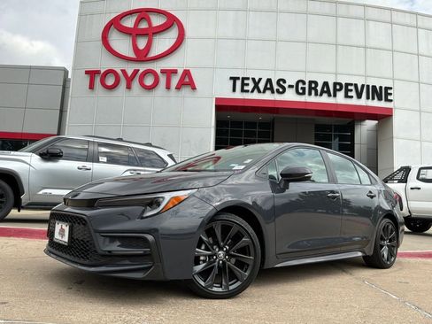 Used 2024 Toyota Corolla SE image 3