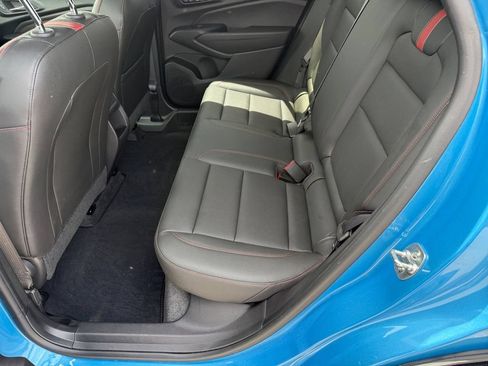 Used 2025 Chevrolet Trax RS FWD image 11