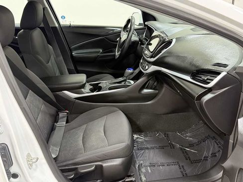 Used 2018 Chevrolet Volt LT w/ Comfort Package FWD image 29