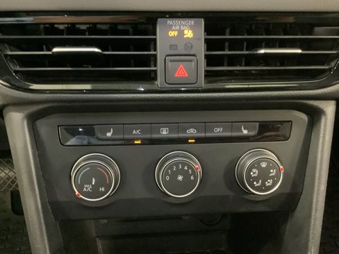 Used 2022 Volkswagen Taos SE FWD image 23