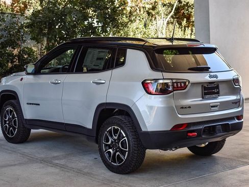 New 2026 Jeep Compass Trailhawk w/ Sun, Sound & Navigation Group image 4