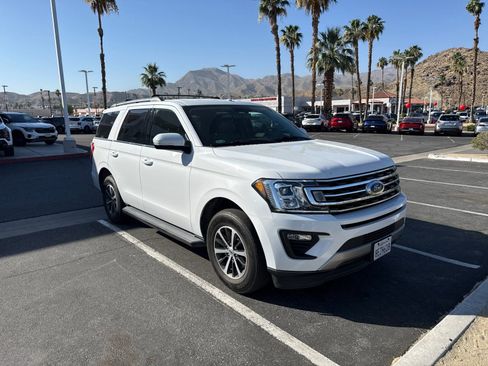 Used 2018 Ford Expedition XLT w/ Equipment Group 201A RWD image 2