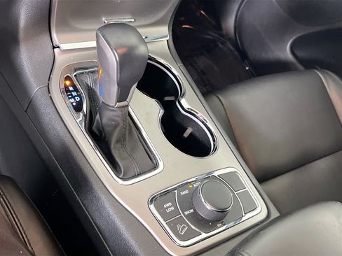 Used 2022 Jeep Grand Cherokee Limited image 17