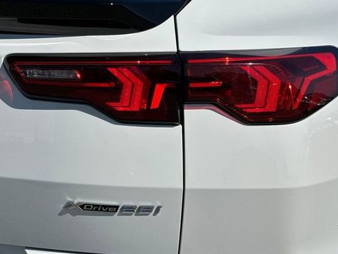 Used 2025 BMW X2 xDrive28i w/ M Sport Package AWD/4WD image 32