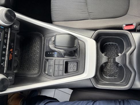 Used 2019 Toyota RAV4 LE w/ All Weather Liner Package AWD/4WD image 8