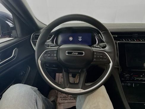 Used 2024 Jeep Grand Cherokee L Altitude image 11