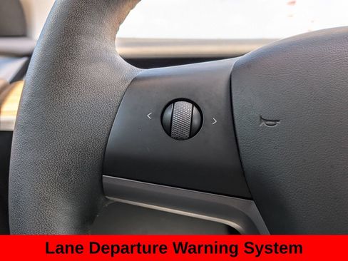 Used 2024 Tesla Model Y Long Range AWD/4WD image 13