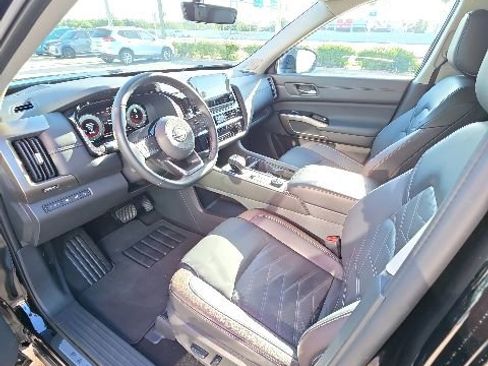 Used 2025 Nissan Pathfinder Platinum w/ Cargo Package AWD/4WD image 12