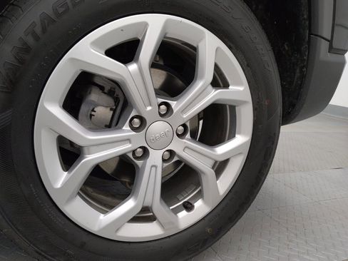 Used 2024 Jeep Compass Latitude image 31