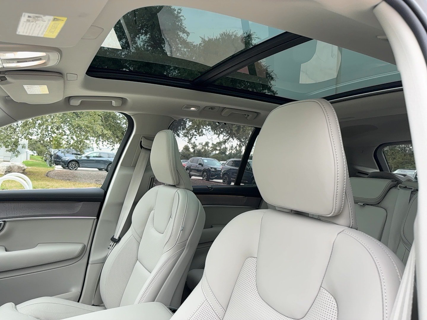 Used 2026 Volvo XC90 B6 Ultra w/ Protection Package AWD/4WD image 10