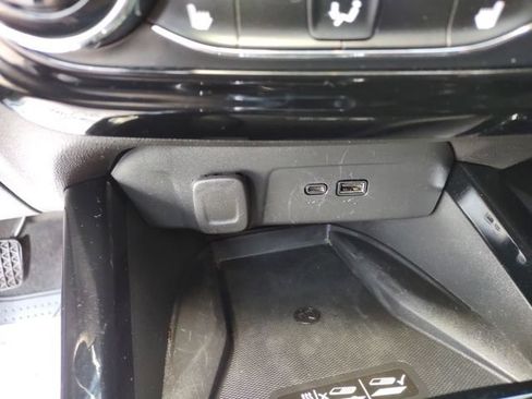 Used 2025 Chevrolet Trax RS w/ Sunroof Package FWD image 15