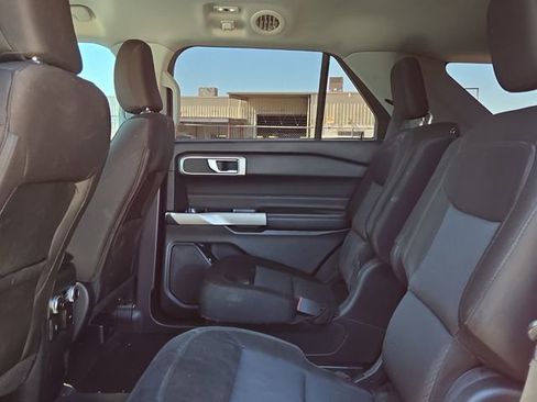 Used 2022 Ford Explorer XLT image 17