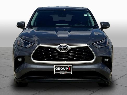 Used 2023 Toyota Highlander LE image 4