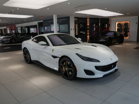 Used 2020 Ferrari Portofino image 23